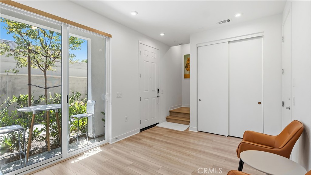 633 S Lyon St Property Photo 17