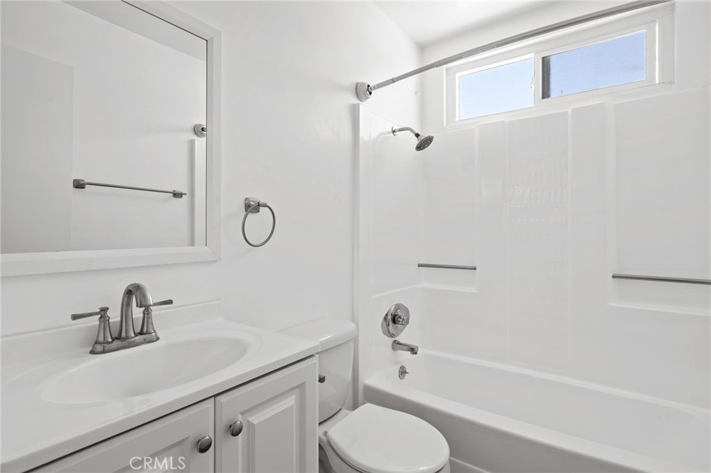 1423 W 158th Property Photo 10