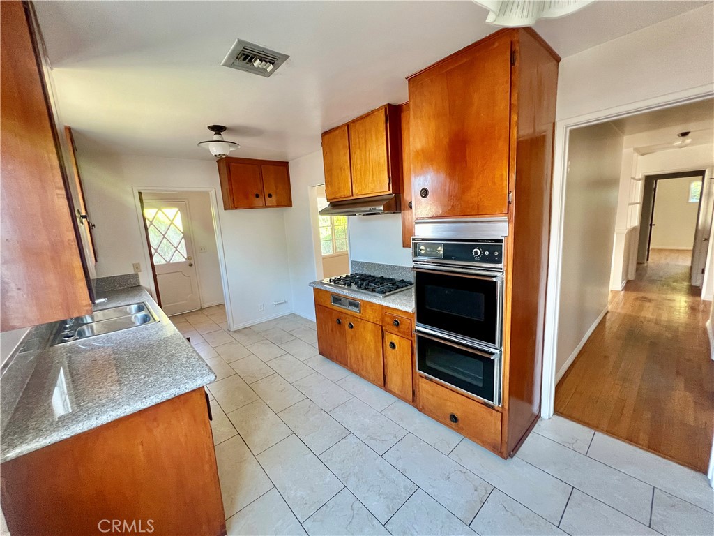 16527 Superior Property Photo 27