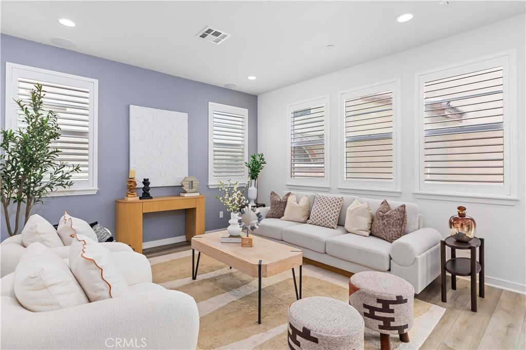 11052 Panoramic Property Photo 8