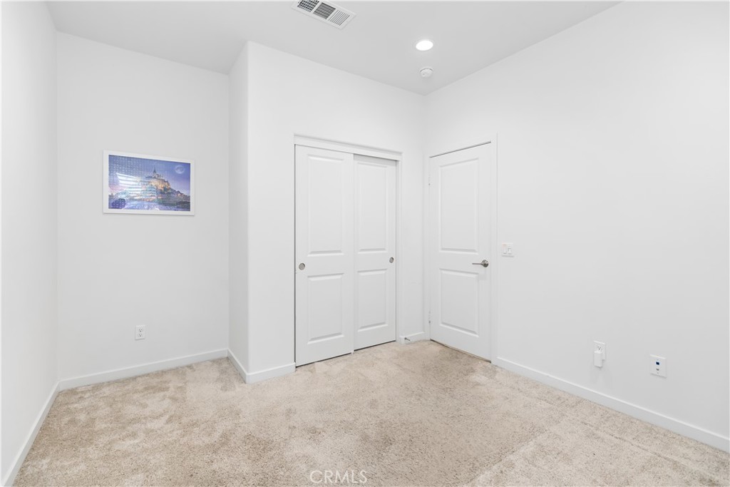 11052 Panoramic Property Photo 22