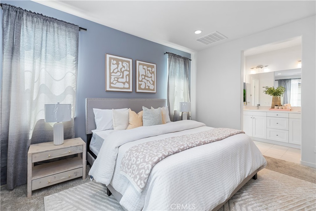 11052 Panoramic Property Photo 25