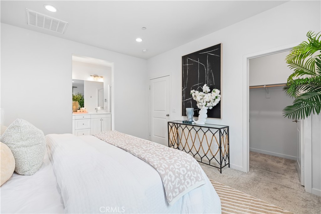 11052 Panoramic Property Photo 26