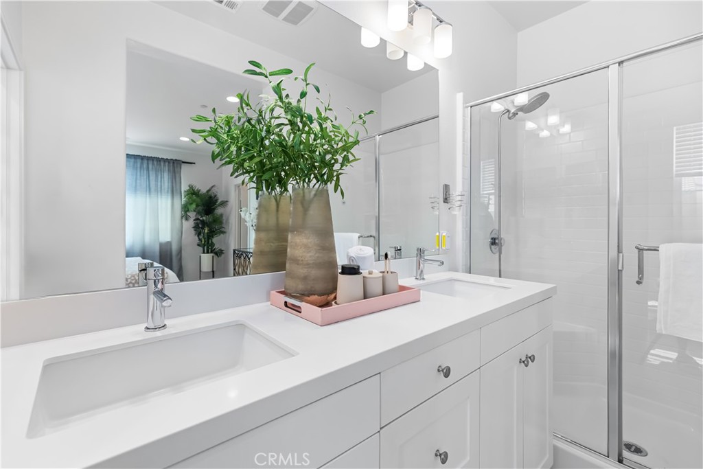 11052 Panoramic Property Photo 30