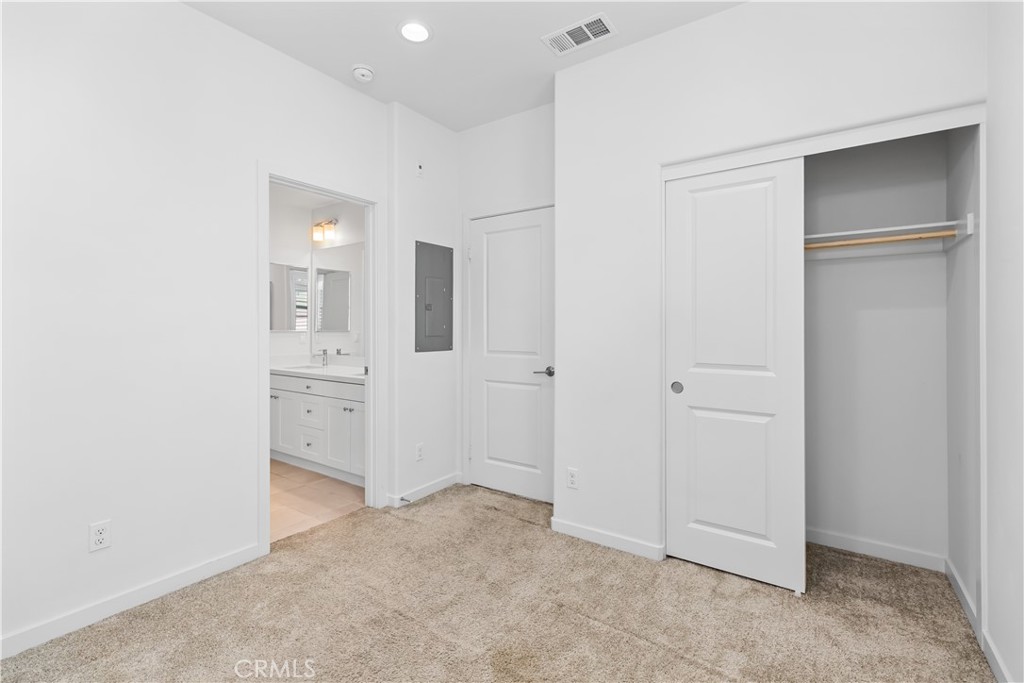 11052 Panoramic Property Photo 32