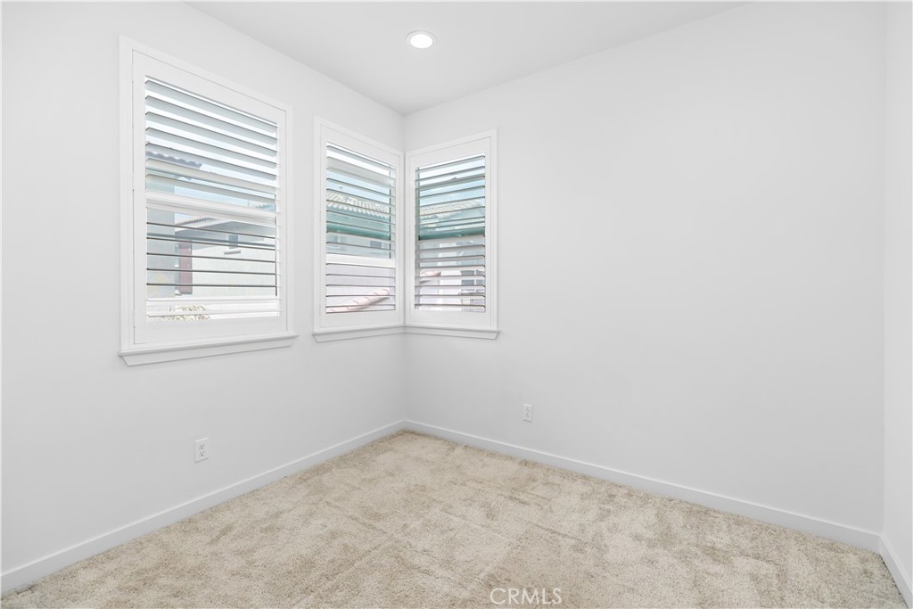11052 Panoramic Property Photo 33