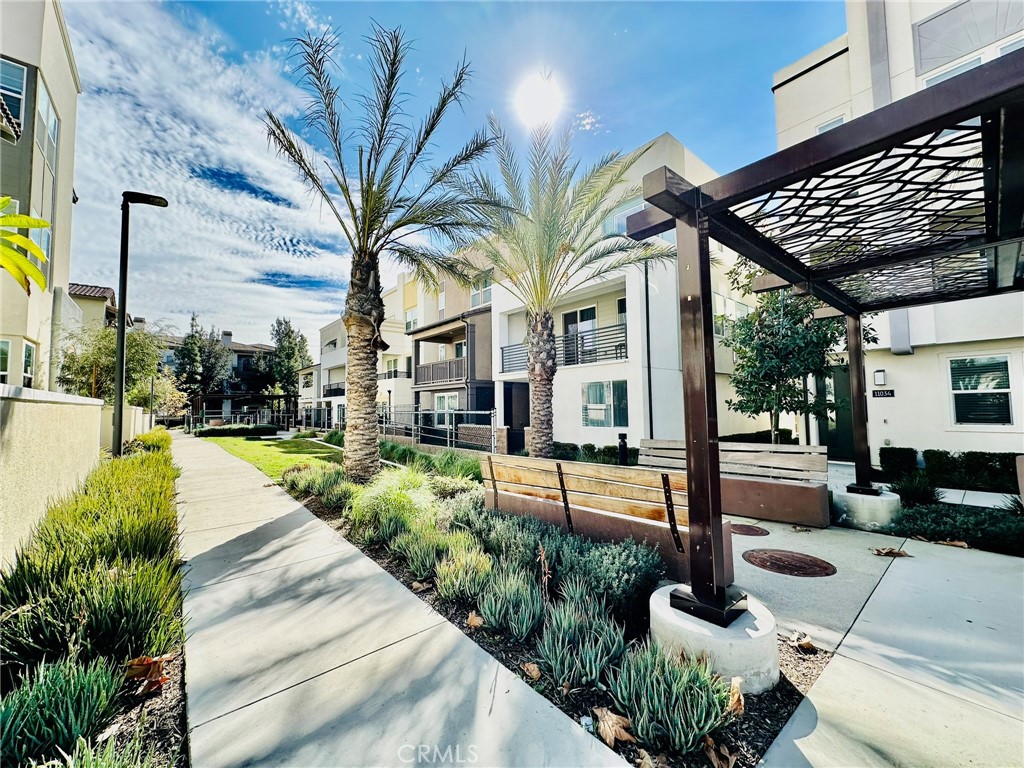 11052 Panoramic Property Photo 64