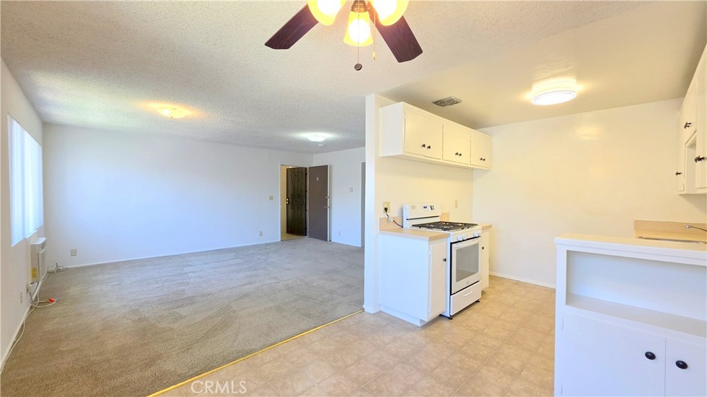 1086 Springfield Street D Property Photo 4