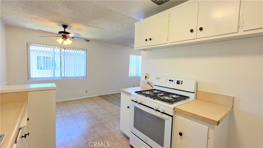 1086 Springfield Street D Property Photo 6