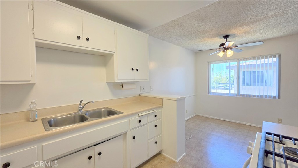 1086 Springfield Street D Property Photo 7
