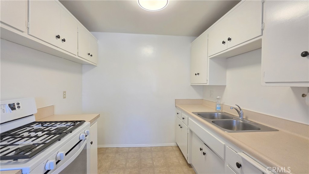1086 Springfield Street D Property Photo 8