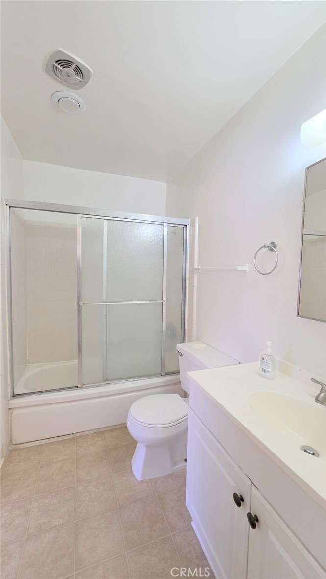 1086 Springfield Street D Property Photo 13