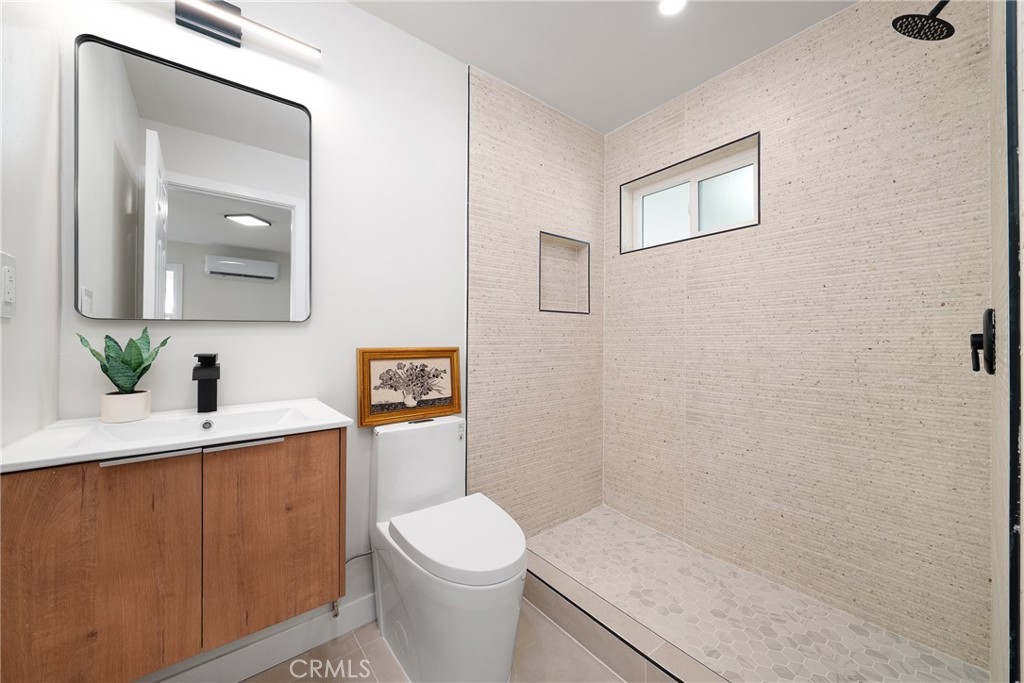 405 W 1st Property Photo 11