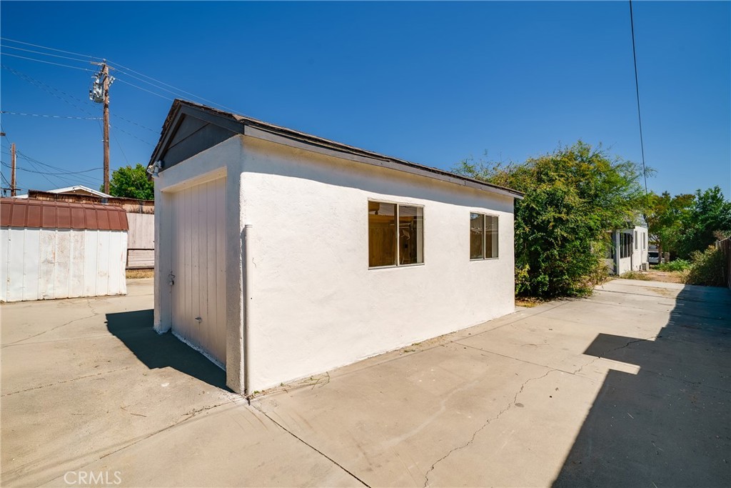 405 W 1st Property Photo 18