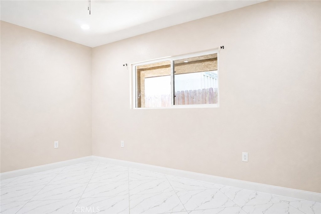 1387 W Francis Property Photo 11
