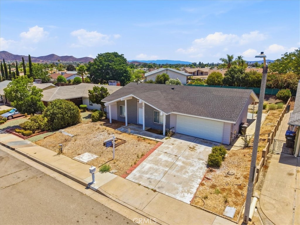 26025 Chambers Property Photo 4