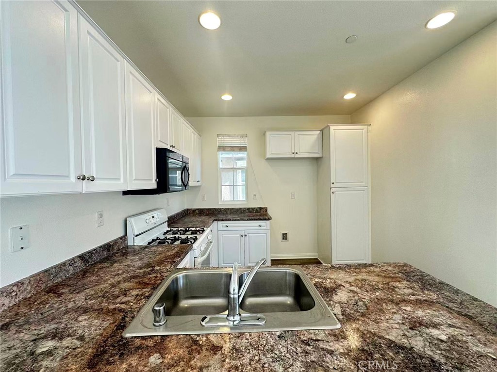 5862 Ginger Drive Property Photo 3