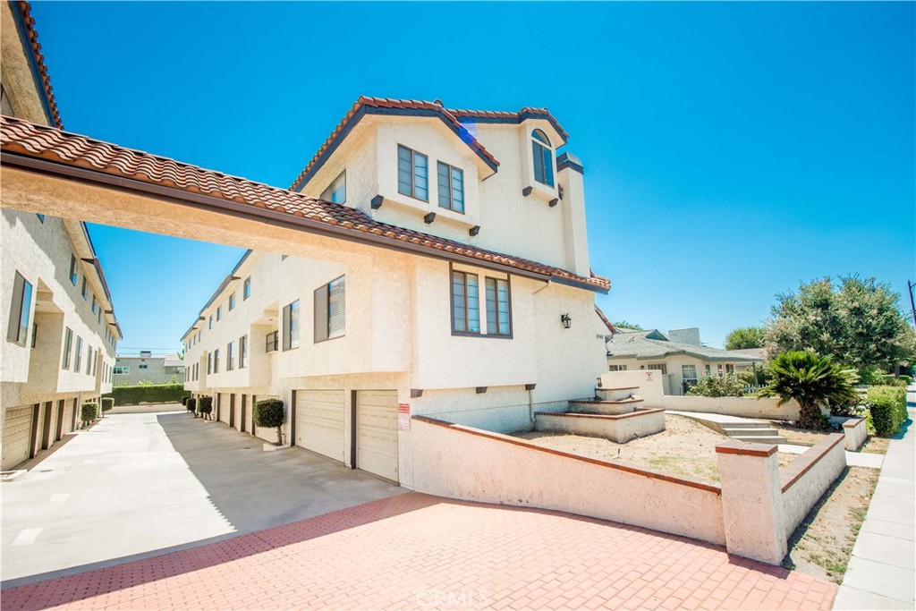 6042 Temple City A Property Photo 1