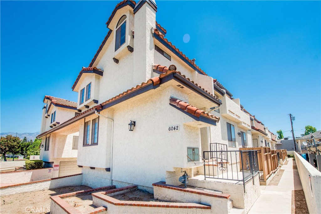6042 Temple City A Property Photo 2
