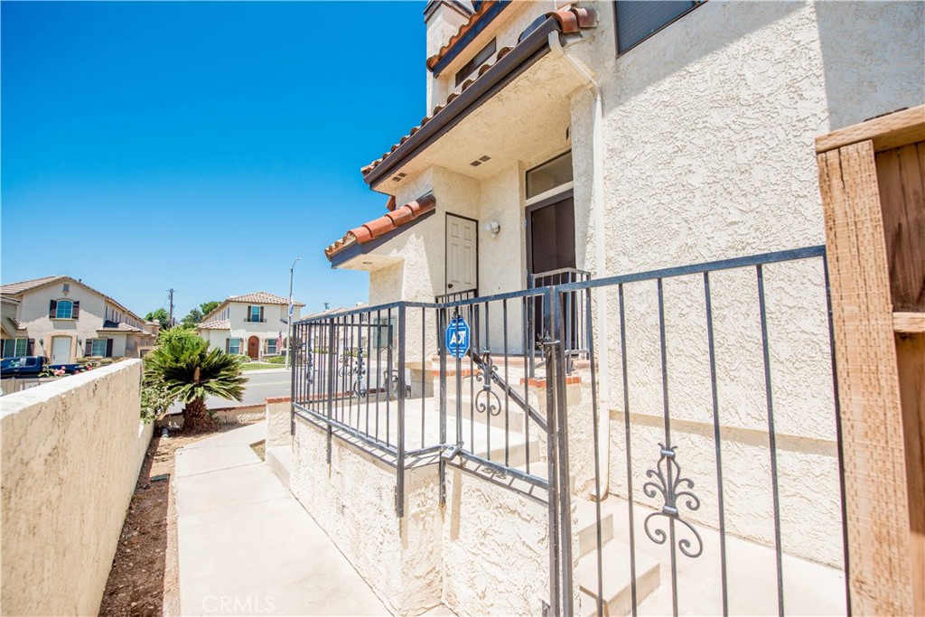 6042 Temple City A Property Photo 3