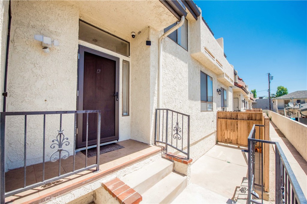6042 Temple City A Property Photo 4