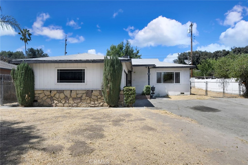1552 W Evans Property Photo 3
