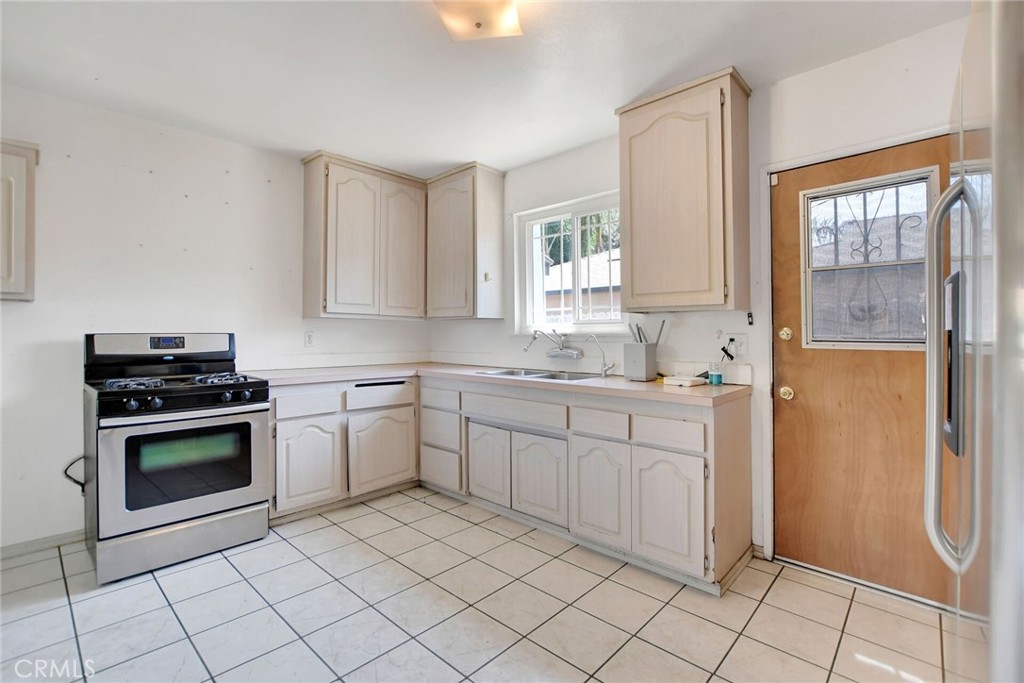 1552 W Evans Property Photo 9