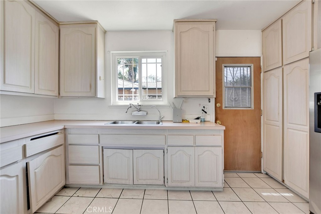 1552 W Evans Property Photo 10