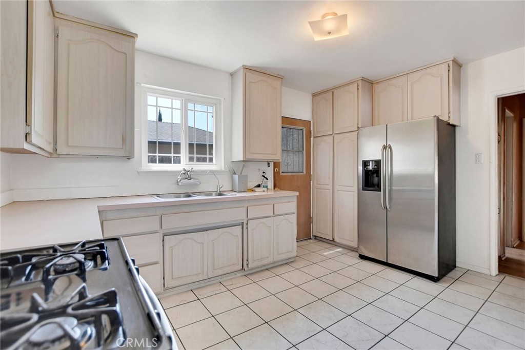 1552 W Evans Property Photo 11