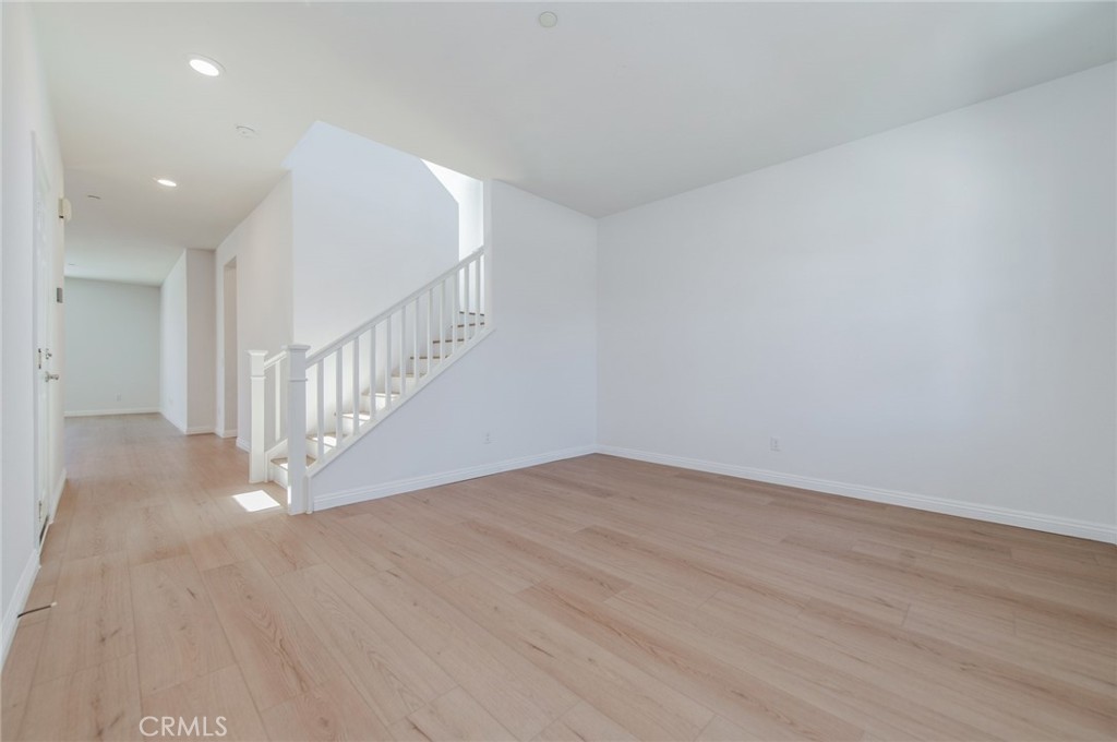 2834 E Murdock Property Photo 6