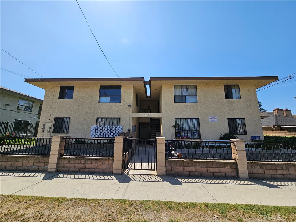 1574 Laurel Avenue Property Photo 1