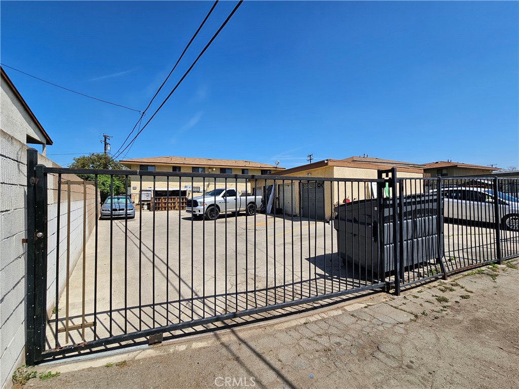 1574 Laurel Avenue Property Photo 2