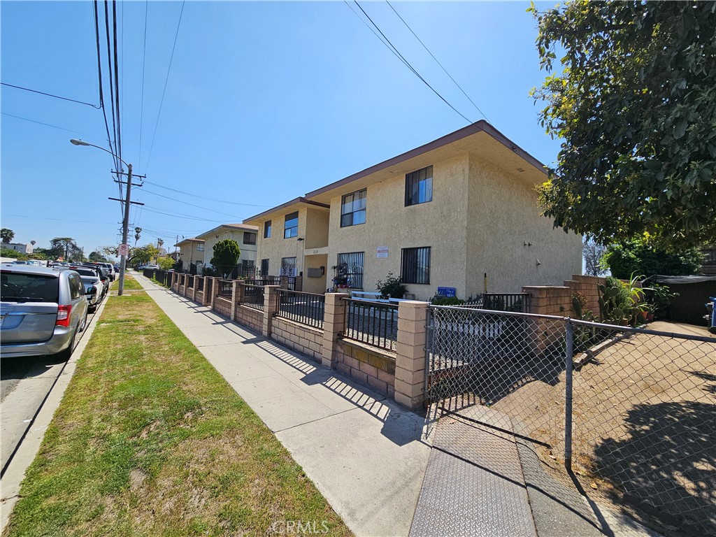 1574 Laurel Avenue Property Photo 3