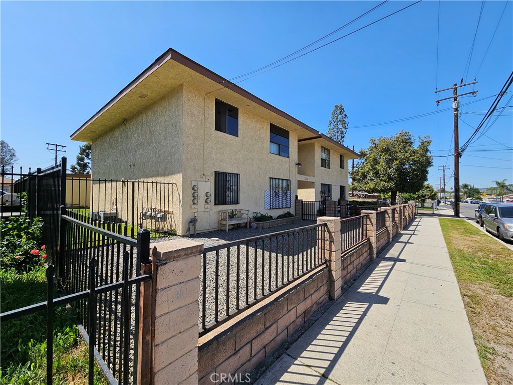 1574 Laurel Avenue Property Photo 4