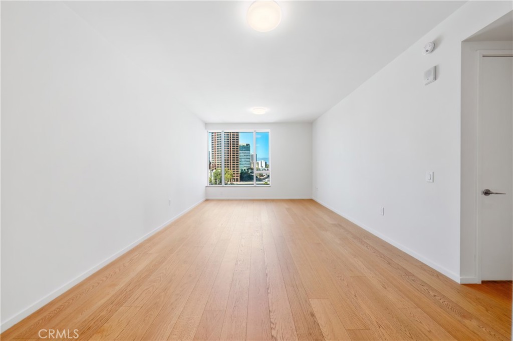 889 Francisco St 1210 Property Photo 3
