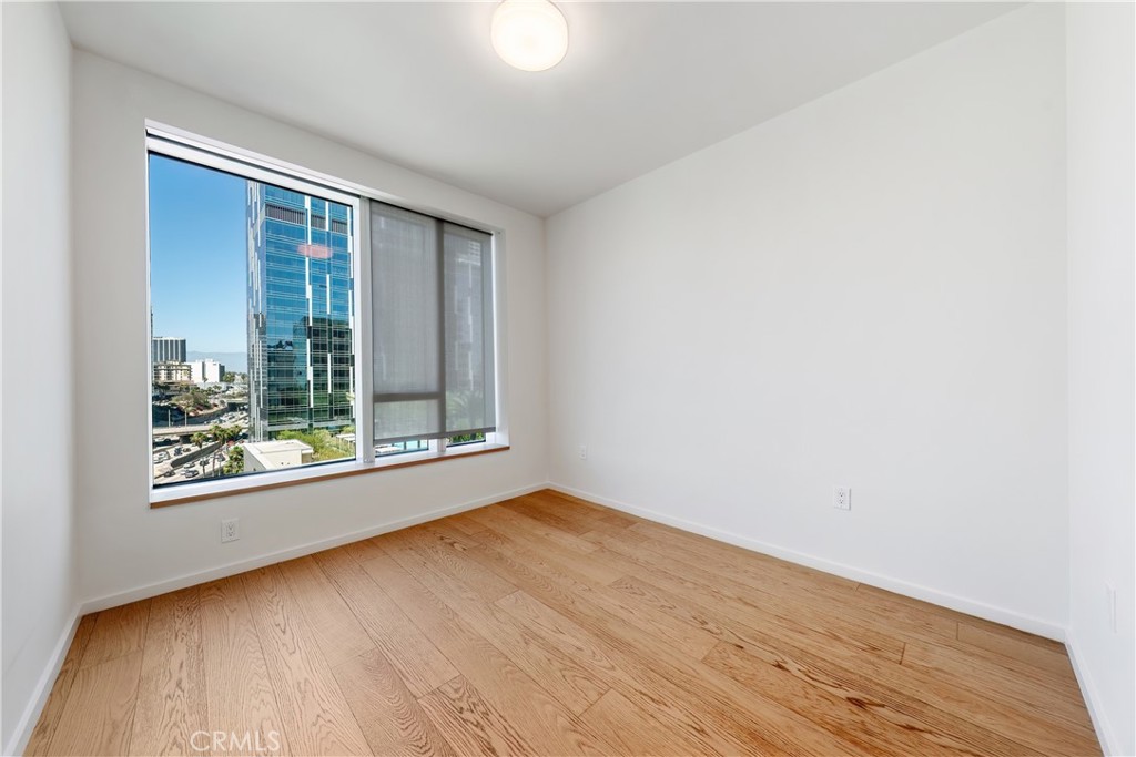 889 Francisco St 1210 Property Photo 5