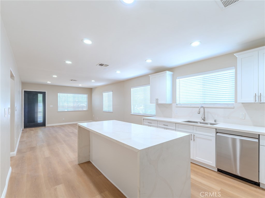 470 S Ferris Property Photo 9