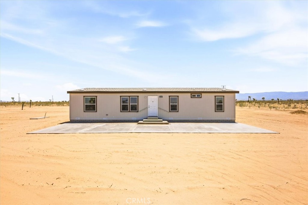 7625 Luna Road Property Photo 1