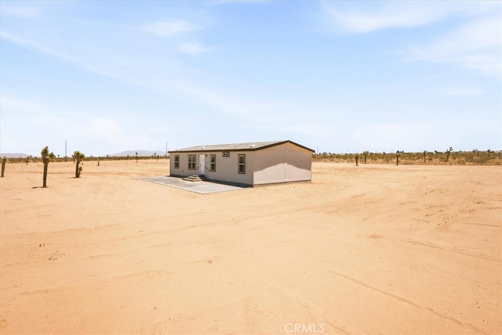 7625 Luna Road Property Photo 2
