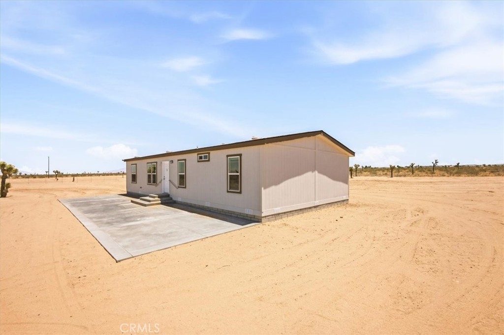 7625 Luna Road Property Photo 3
