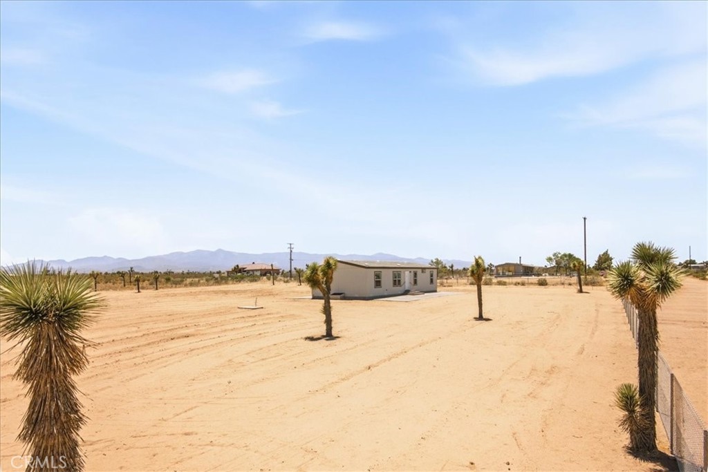 7625 Luna Road Property Photo 4