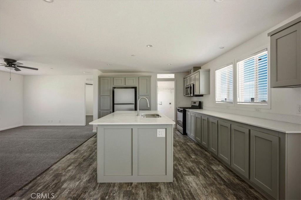 7625 Luna Road Property Photo 11