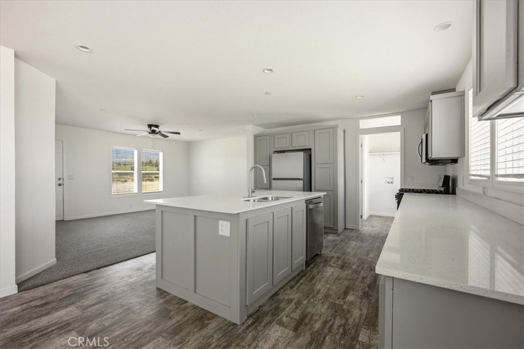 7625 Luna Road Property Photo 12