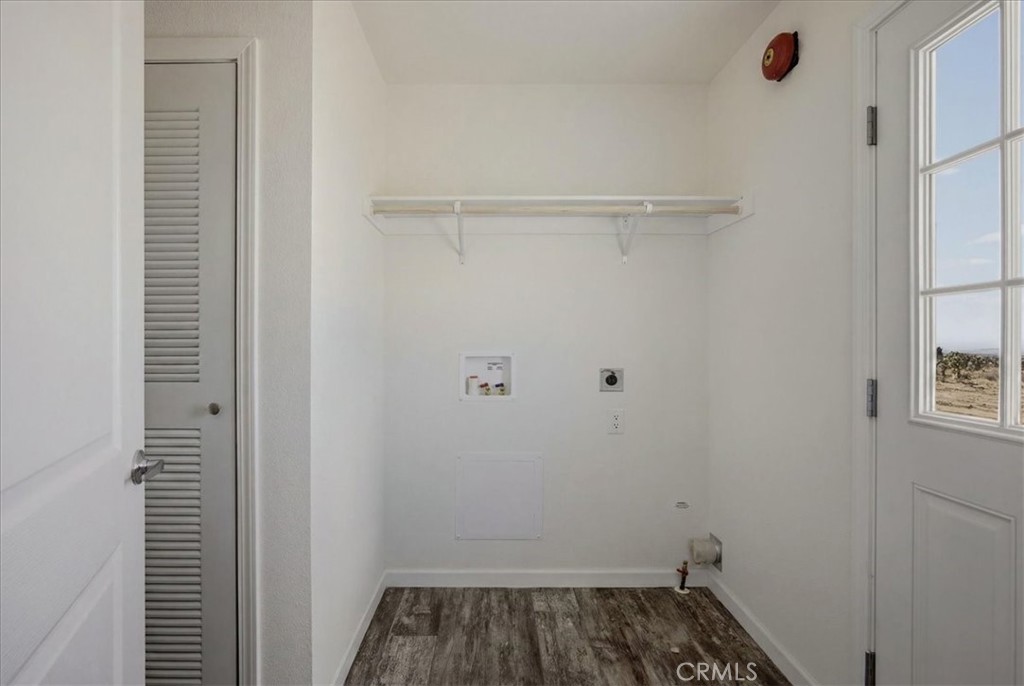 7625 Luna Road Property Photo 14