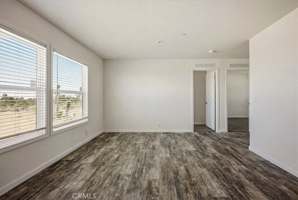 7625 Luna Road Property Photo 18
