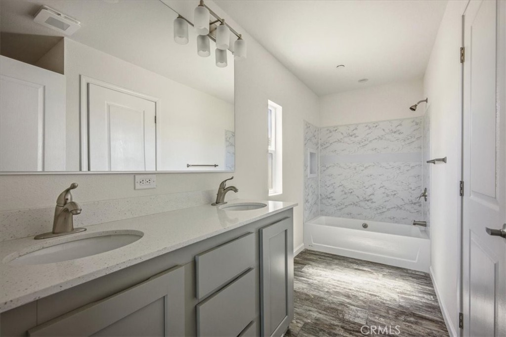 7625 Luna Road Property Photo 21