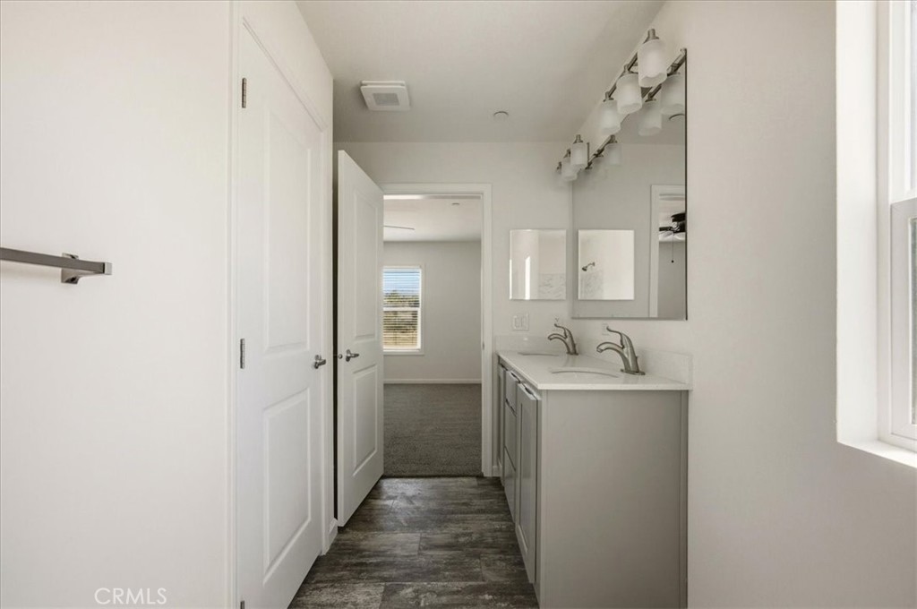 7625 Luna Road Property Photo 22