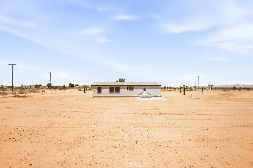 7625 Luna Road Property Photo 32