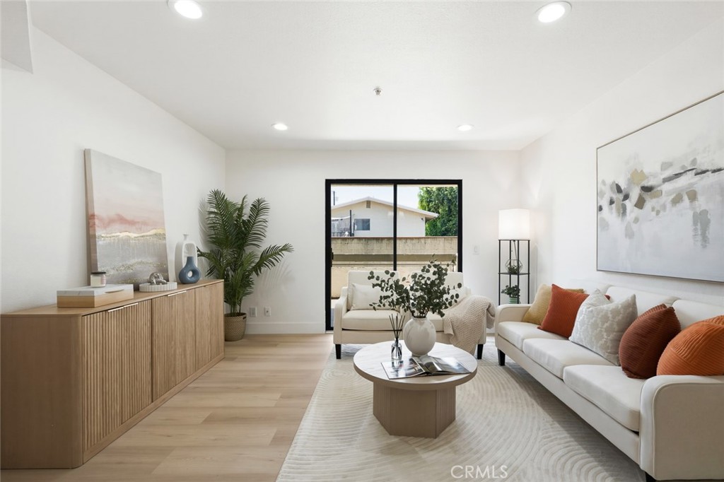 64 N Mar Vista Avenue 127 Property Photo 3