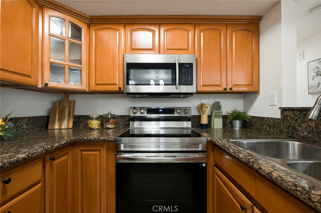 64 N Mar Vista Avenue 127 Property Photo 6